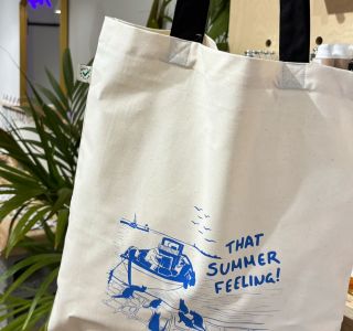 "That Summer Feeling" tote bag